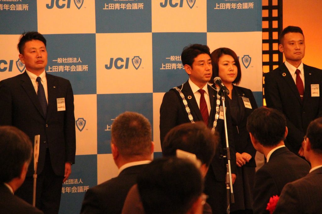 12月例会事業報告 卒業式、年忘れの宴